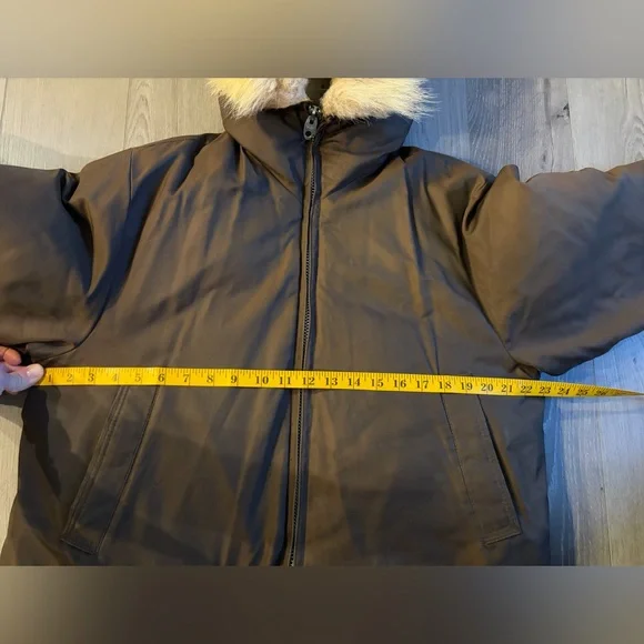 Vintage Canadian Down Parka with Fur-Trim Hood 🇨🇦 size Large - Picture 16 of 16